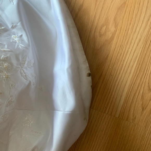 Beautiful Strapless Wedding Gown - Picture 9 of 10